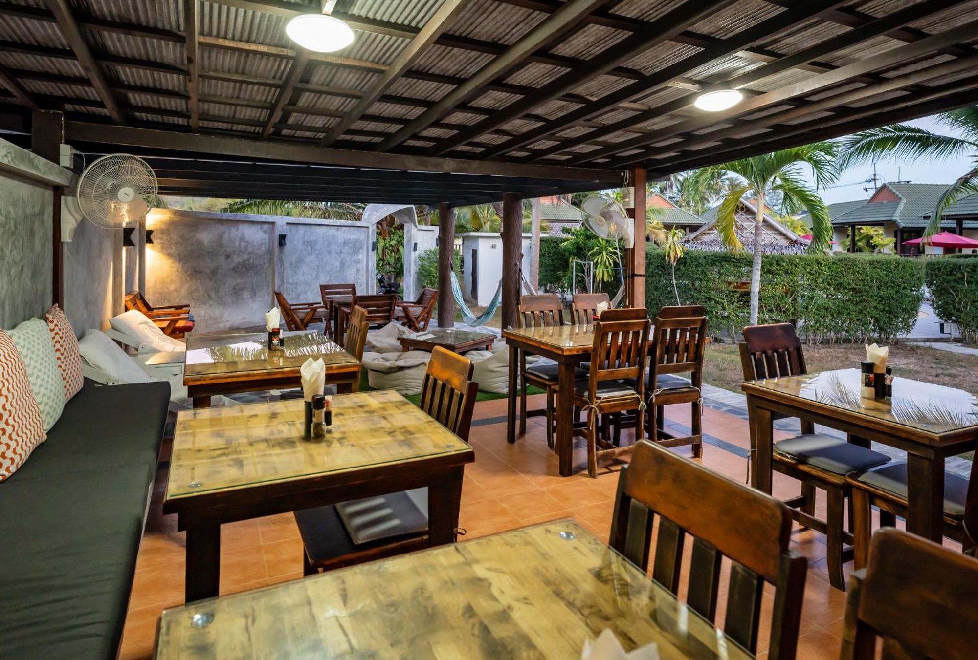 Phatcharee Resort Baan Tai Ngoại thất bức ảnh